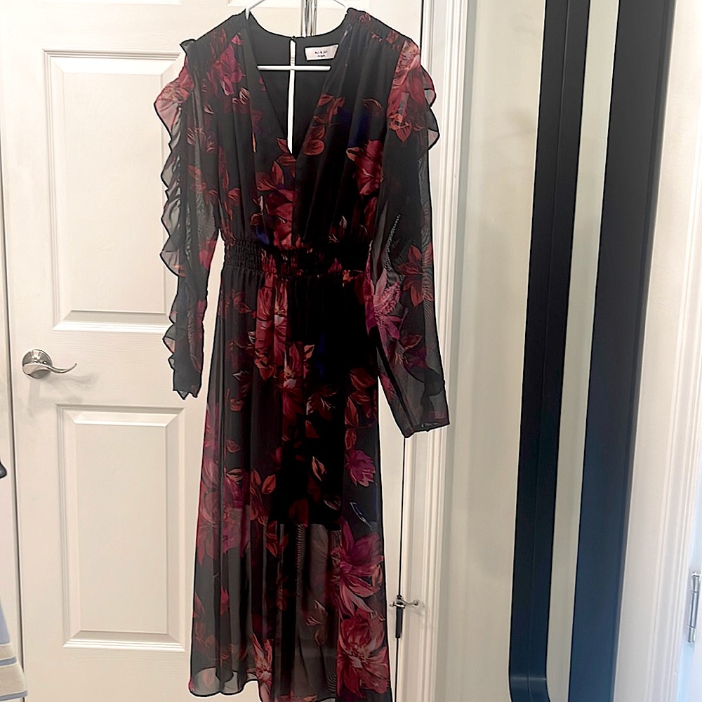 Ali and Jay, long sleeve dress. Size: XS. Color: black/red and purple floral.